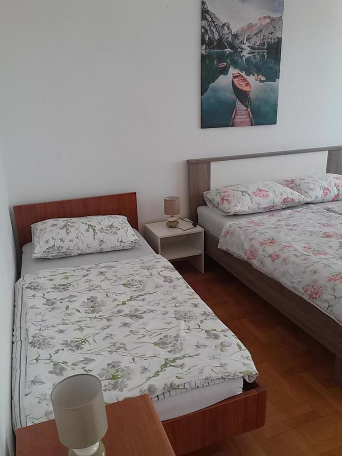 Apartmani Nikola Биоград на Мору Екстериор снимка