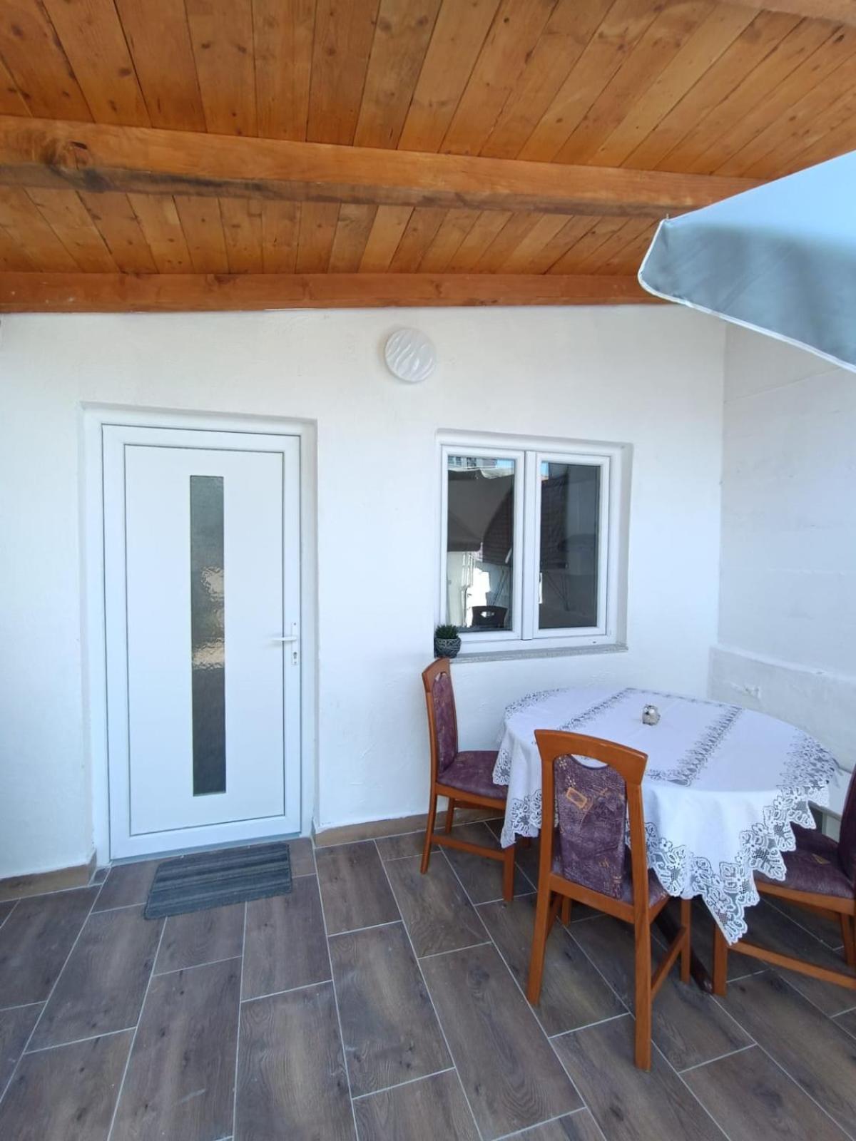 Apartmani Nikola Биоград на Мору Екстериор снимка
